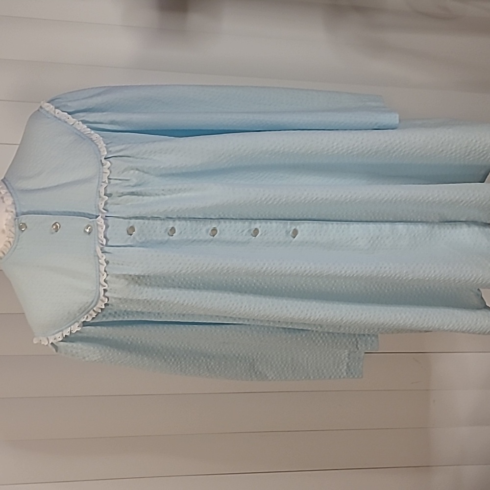 Vtg. Short nightgown